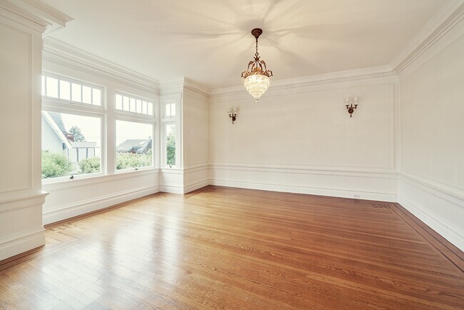 Building Photo - 2885 Union St