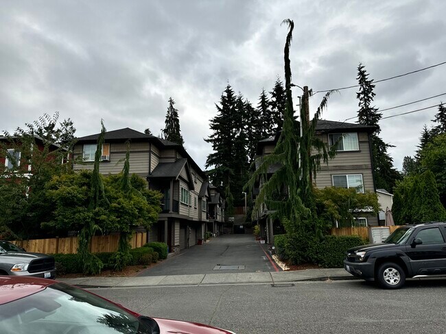 Foto del edificio - 7117 Rainier Dr