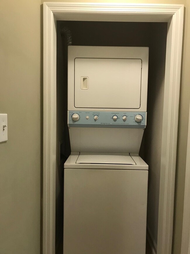 Laundry - 1725 King Woods Dr, APT A