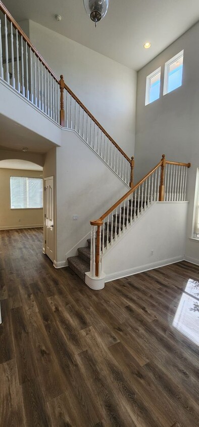 Building Photo - 4059 Glen Springs Way