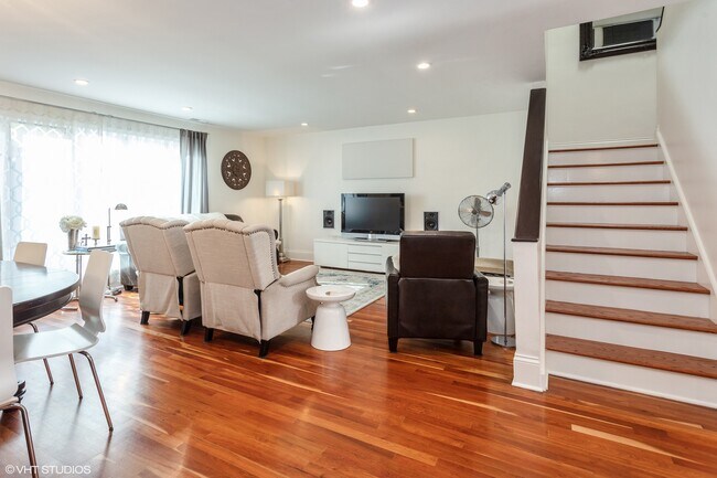 Building Photo - 978 S Park Terrace