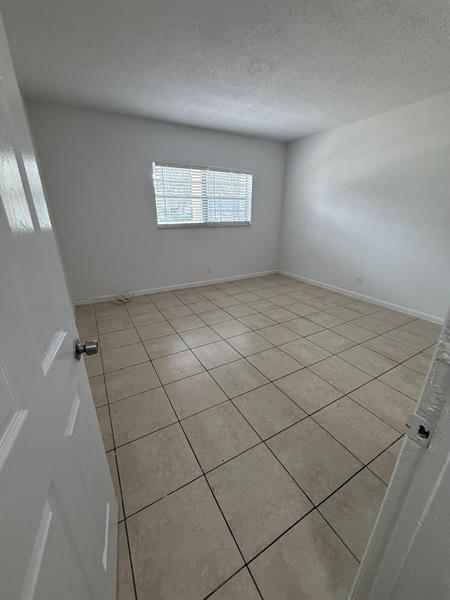 Building Photo - 3800 Riverside Dr