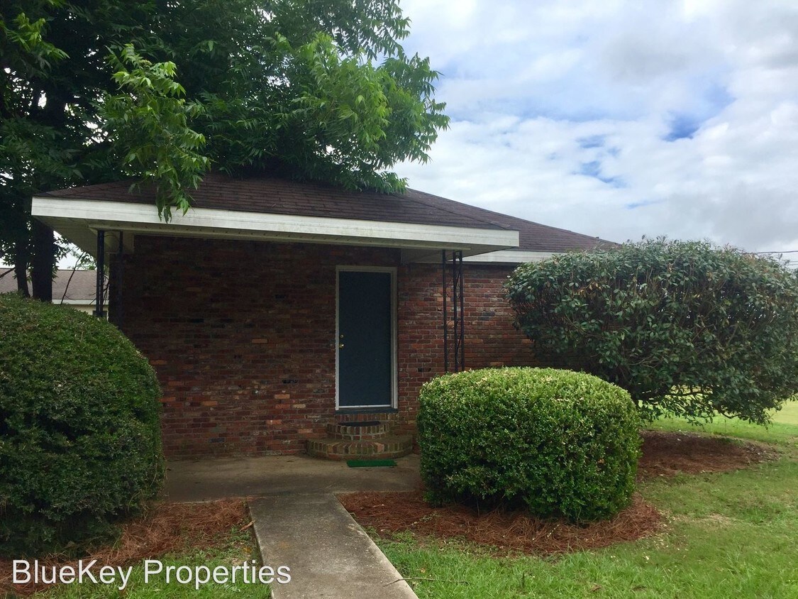 108 Camellia St, Troy, AL 36081 House Rental in Troy, AL