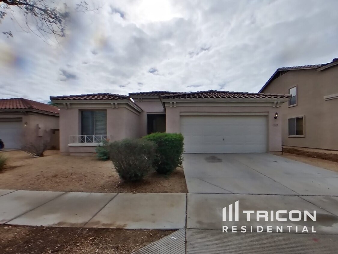 Foto principal - 3223 S 73rd Dr