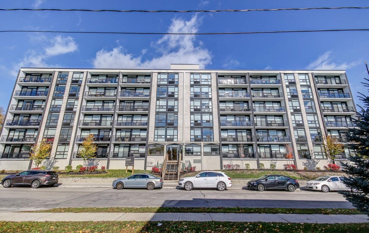 Primary Photo - 270 E Spadina Rd