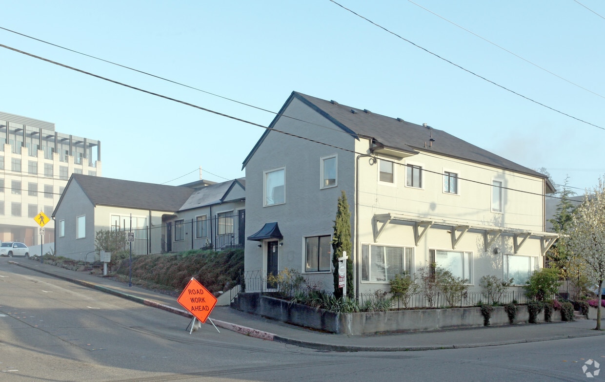 Primary Photo - 208 5th St