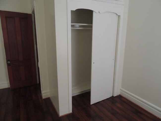 Building Photo - 47 Linden St
