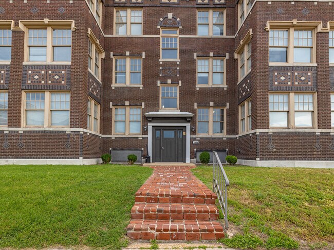 Foto del edificio - 5855 Washington Blvd