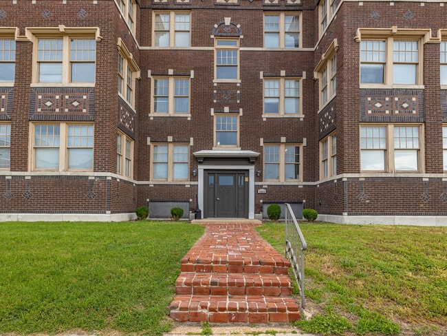Building Photo - 5855 Washington Blvd