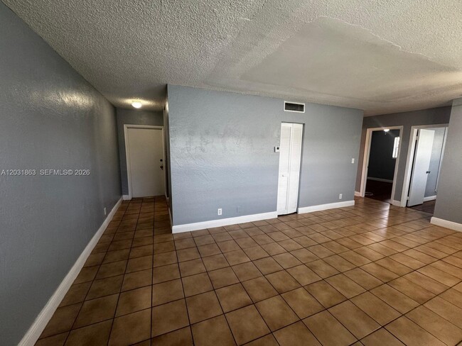 Building Photo - 4061 N Dixie Hwy