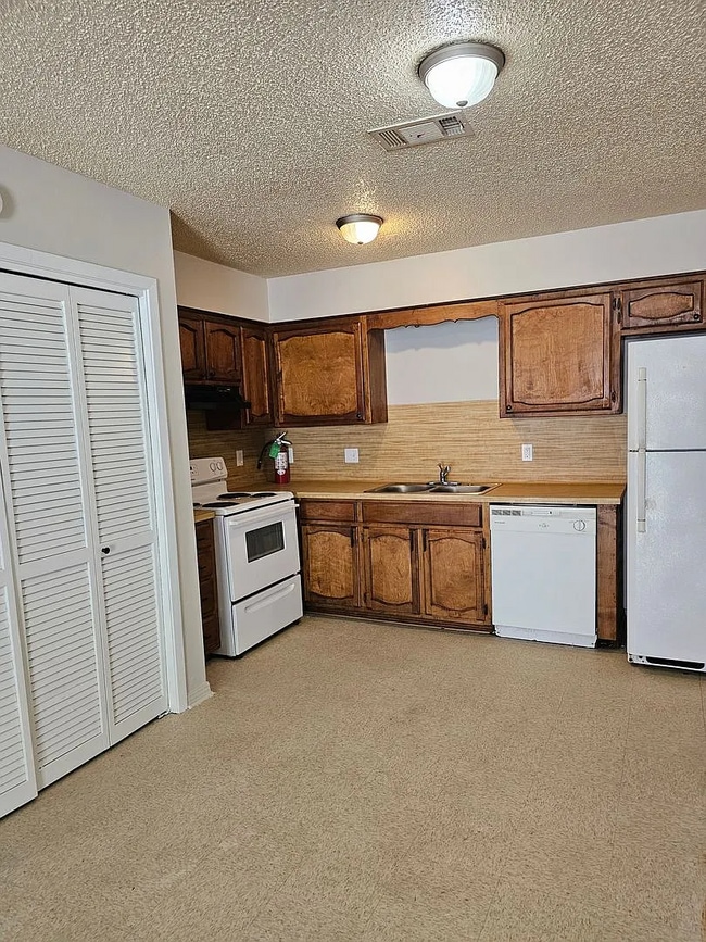 Foto del edificio - 44176 Simpson Pl