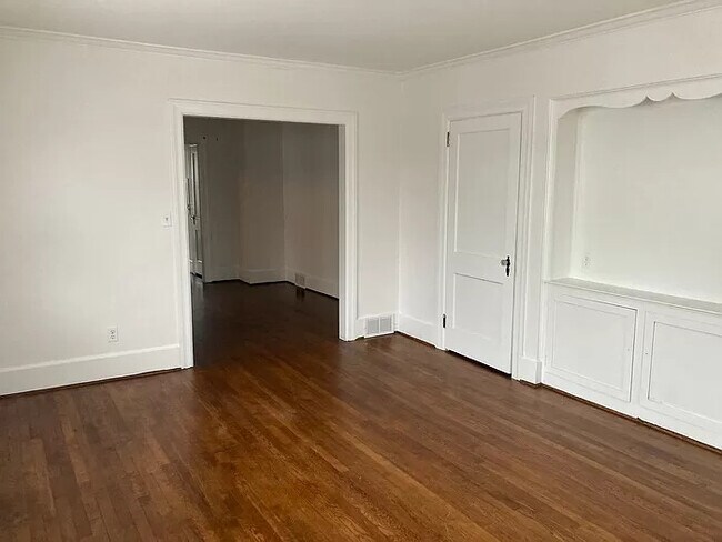 Building Photo - Cute Duplex near Downtown Greenville