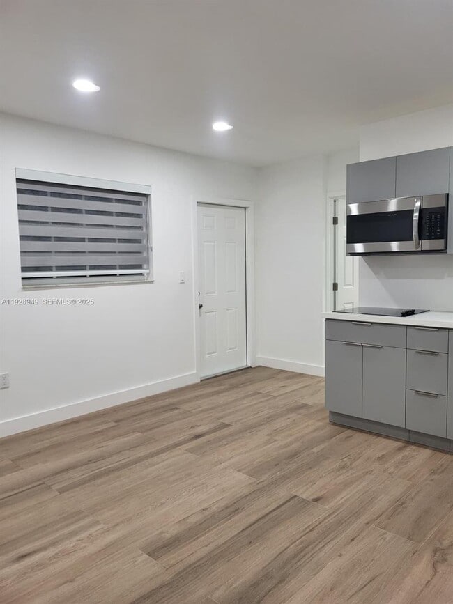 Building Photo - 245 SW 105th Pl