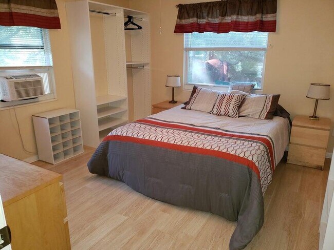 Foto del edificio - 1032 E Rd