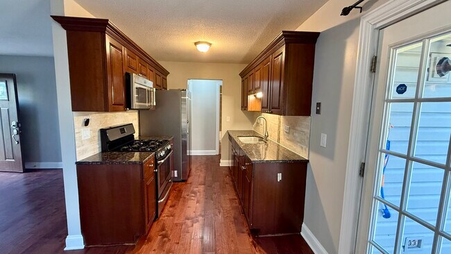 Foto del edificio - 785 Clearwood Ct