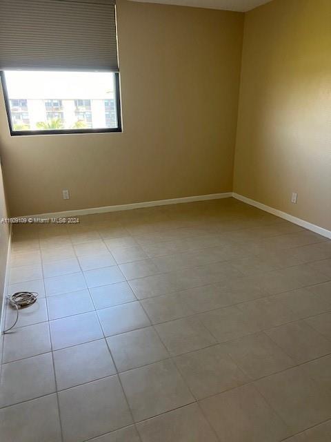 Building Photo - 2771 Riverside Dr