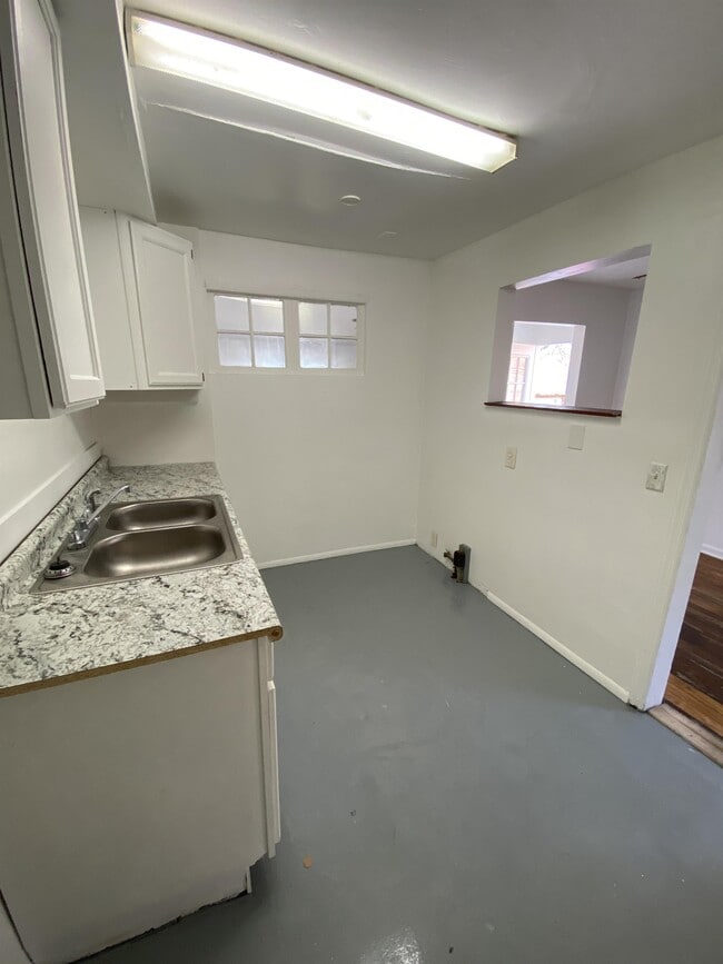 Building Photo - 1468 E 252nd St
