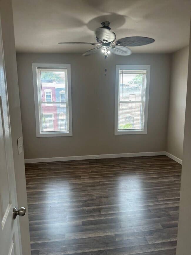Foto del edificio - Remodeled End Unit - Baltimore