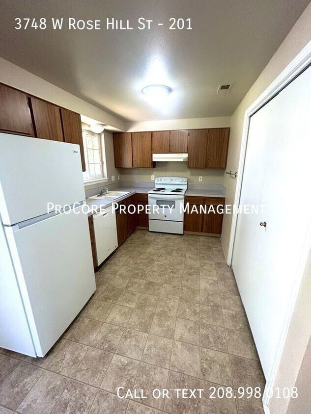 Primary Photo - Prime Spot! Upper Level 2 Bed, 1 Bath Unit...