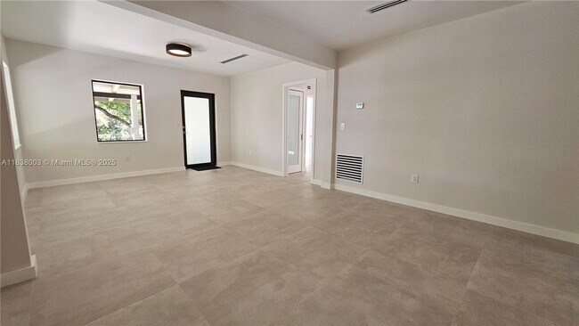 Foto del edificio - 424 NE 63rd St