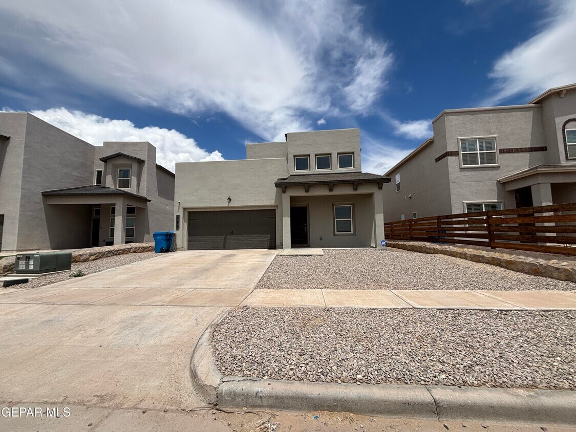 Foto principal - 345 Fray Olguin Ct