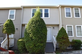 Building Photo - 12 Swiss Ct