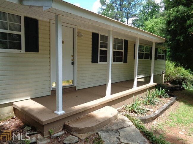 Building Photo - 3076 Roscoe Rd