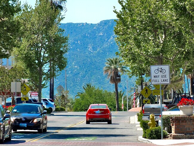 Foto del edificio - 906 Helena Rdg