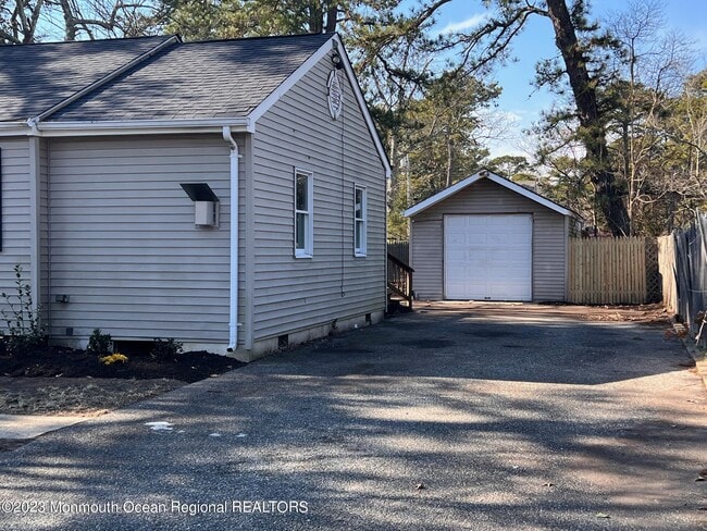 Building Photo - 16 Walnut St