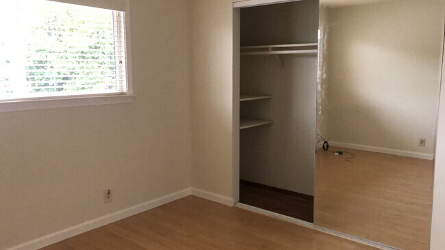 Foto del edificio - 4bd/2ba - Bedroom Home with a Lap Pool! Excellent Location - Coming Soon!