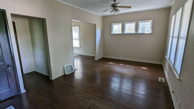 Building Photo - East End home near hospital, restaurants, ...
