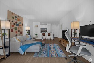 Building Photo - 70 W 37th St