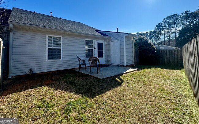 Foto del edificio - 1653 Summerwoods Cir