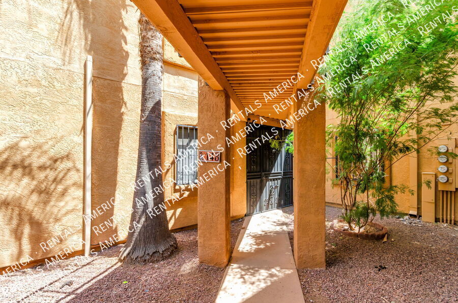 Foto principal - 8271 N Oracle Rd