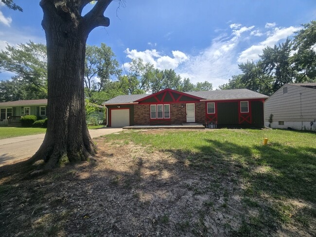 Building Photo - 8013 E 133rd St