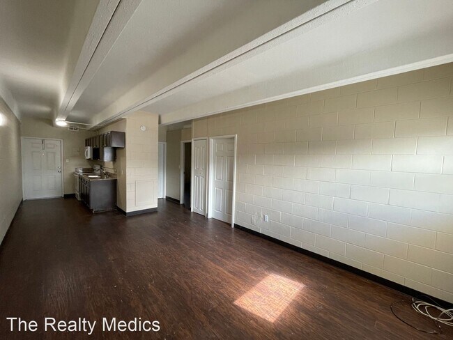 Building Photo - 2 br, 1 bath House - 1045 W Washington St ...