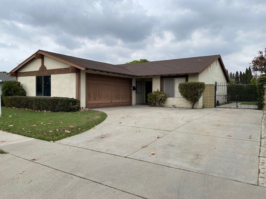 Foto principal - 3 Bedroom 2 Bath Home ,
