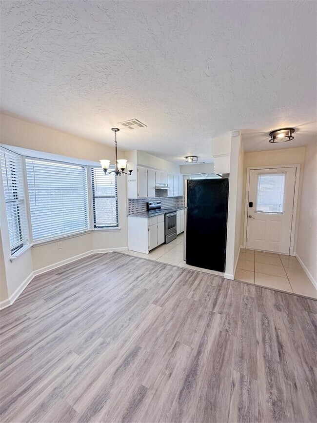 Foto del edificio - 2711 NE Euclid Ave