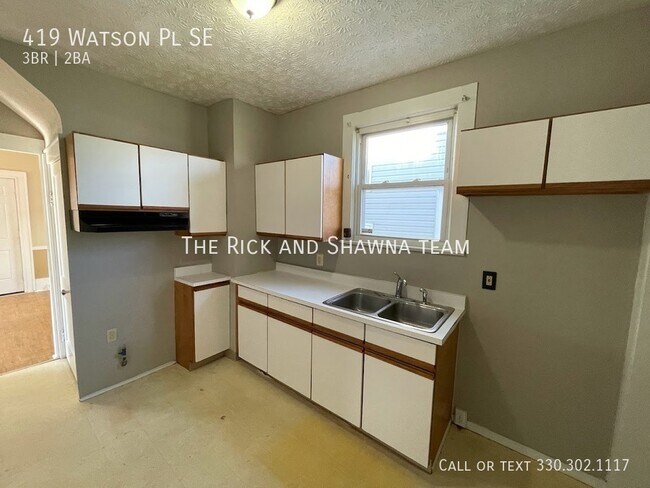Building Photo - Three bedroom 1 1/2 bathroom home for rent