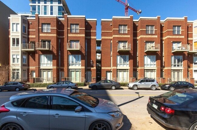 Building Photo - 807 18th Ave S