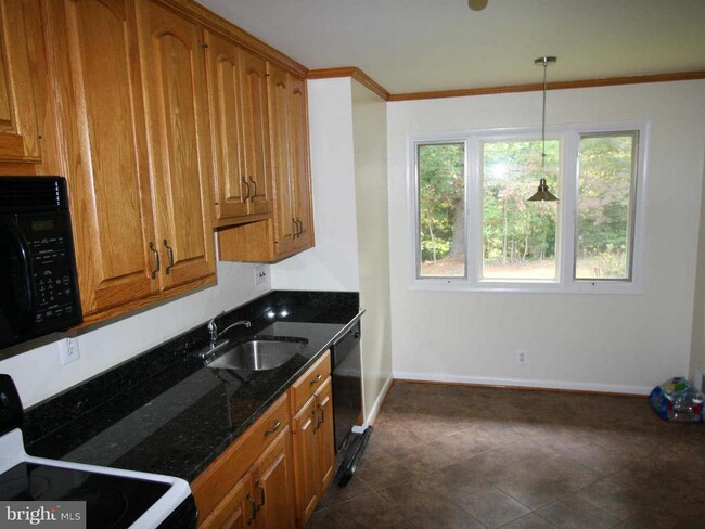 Building Photo - 1103 Roberta Ct