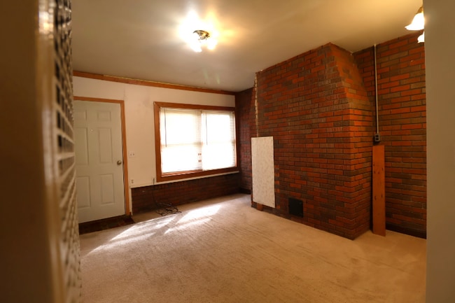 Building Photo - 1601 W College St