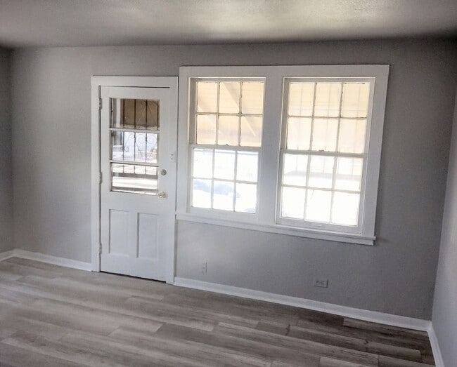 Building Photo - 3003 Venus St