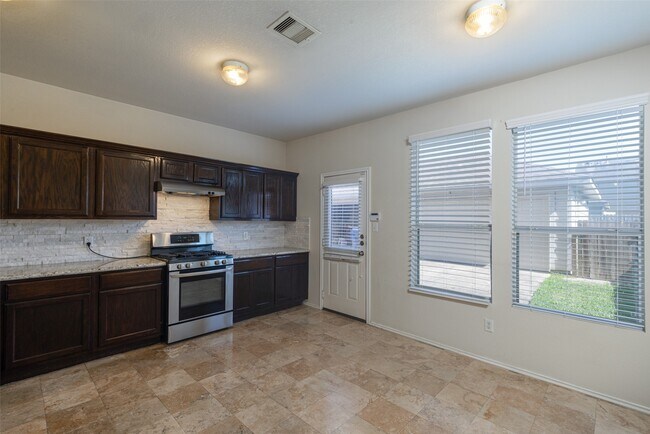 Foto del edificio - 16734 Libson Falls Dr