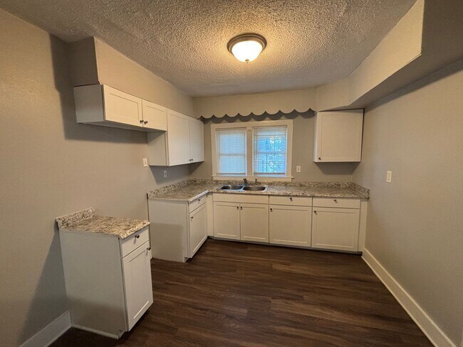 Foto del edificio - 852 N Holmes St