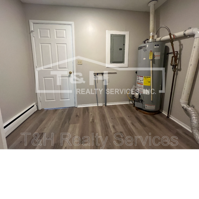 Building Photo - 1310 Stafford Rd