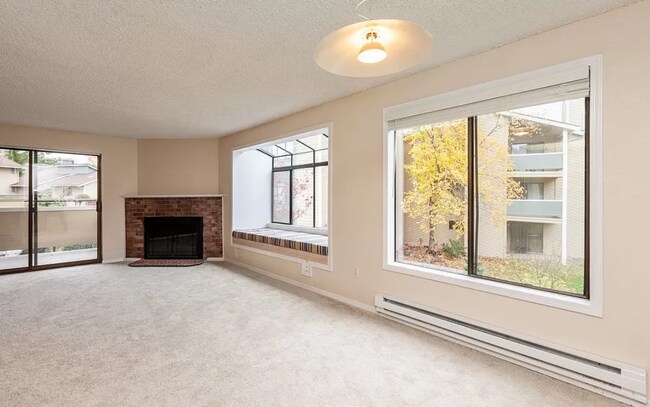 Foto del edificio - 2 Bedroom 1.75 Bath Condo in Lynnwood