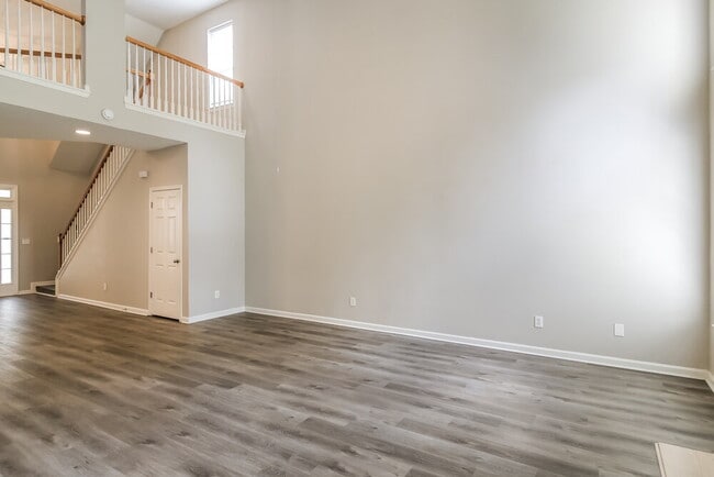 Building Photo - 7601 Hilltop Way