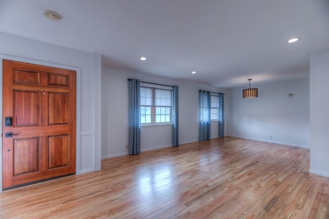 Building Photo - For Lease | South Tulsa | $1900 Rent