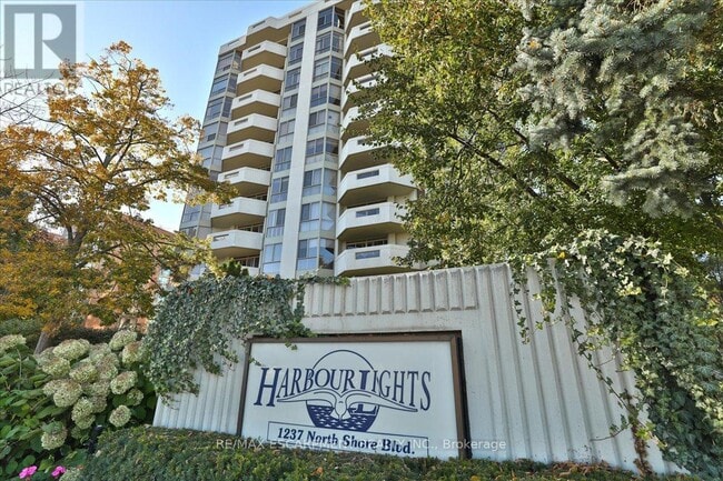 Building Photo - 1237-1237 North Shore Blvd E
